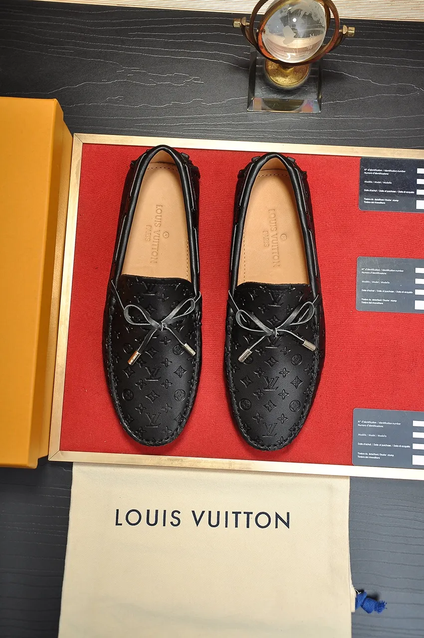 Men's men's shoes 💰420💶 [LV Doudou shoes] (water-dyed cowhide lining) new model is on the market, available on the official website. The new Doudou shoes are processed into single-color materials, and the uppers are made of imported horsehide leather. The body of the shoe is fully hemmed with mark thread, and is lined with imported original cowhide leather. The elegant shoe shape is super suitable for all-matching, and the size is 38-44.